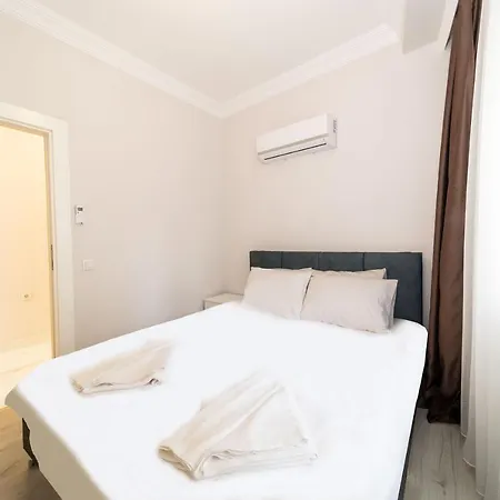 Cozy Flat With Balcony 15 Min Walking Distance To Beach In Muratpasa, Antalya 公寓