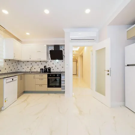 Cozy Flat With Balcony 15 Min Walking Distance To Beach In Muratpasa, Antalya 公寓 安塔利亚