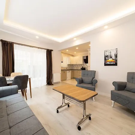 Cozy Flat With Balcony 15 Min Walking Distance To Beach In Muratpasa, Antalya 公寓 *