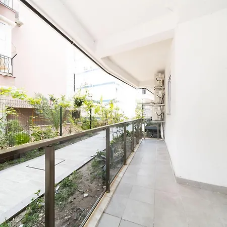 Cozy Flat With Balcony 15 Min Walking Distance To Beach In Muratpasa, Antalya 公寓 安塔利亚