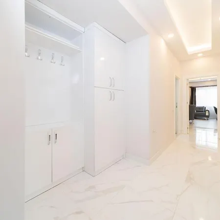 Cozy Flat With Balcony 15 Min Walking Distance To Beach In Muratpasa, Antalya 公寓 *